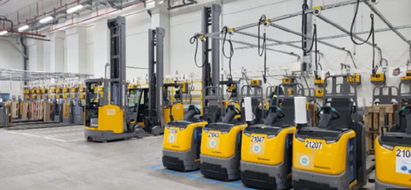 Jak uniknąć uszkodzeń kabla podczas ładowania wózków widłowych ? Jak uniknąć uszkodzeń kabla podczas ładowania wózków widłowych ?